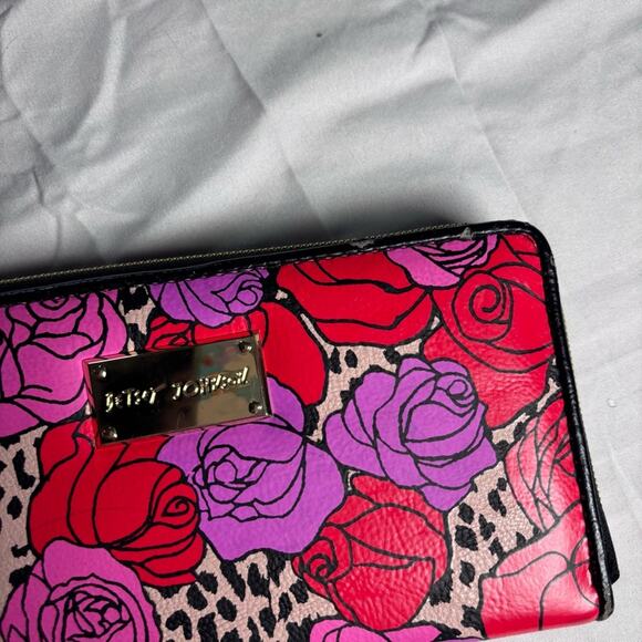 Betsy Johnson Wallet Clutch Floral - Picture 1 of 5